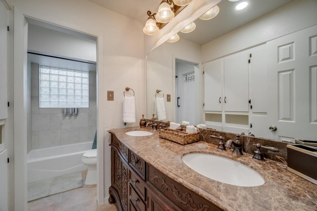 Stunning 5Br 2Ba Holiday Home With Private Pool And Cinema Dallas Dış mekan fotoğraf